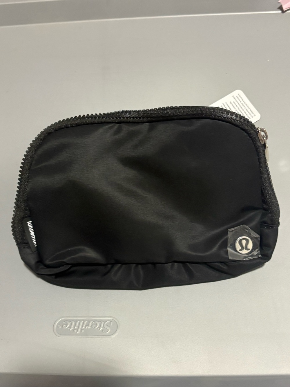lululemon athletica black belt bag